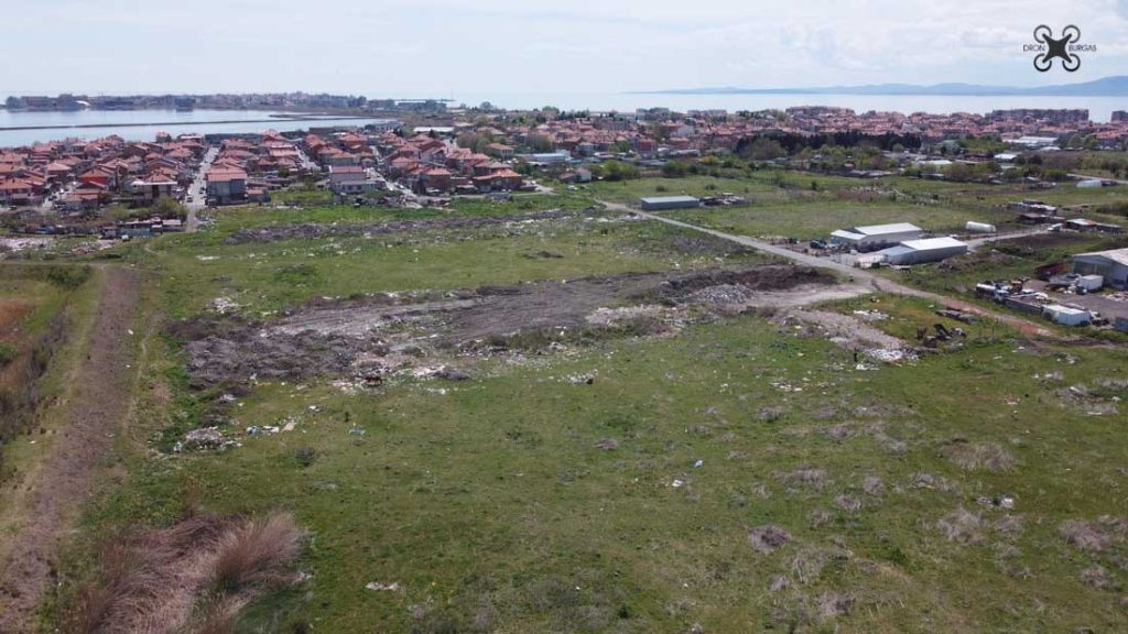 Пълната мизерия около циганския район в Поморие, може да се види единствено с дрон