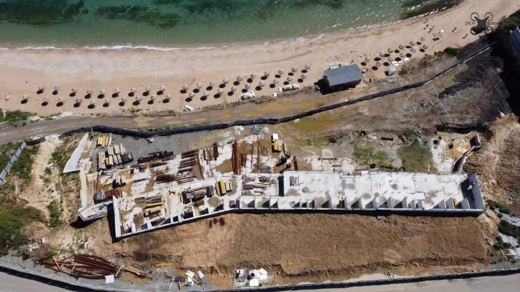 С дрон се вижда, че строежът започва в началото на небезисвестния Шофьорски плаж